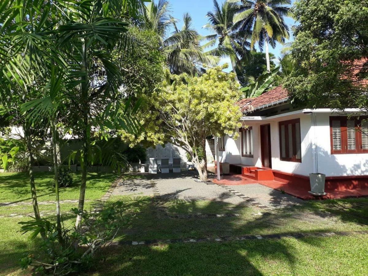 Circus Lagoon Hideaway Bed & Breakfast Dodanduwa Ngoại thất bức ảnh