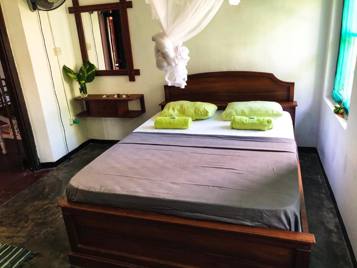 Circus Lagoon Hideaway Bed & Breakfast Dodanduwa Ngoại thất bức ảnh