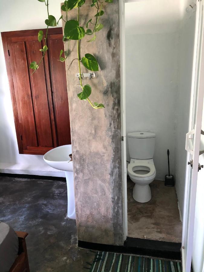 Circus Lagoon Hideaway Bed & Breakfast Dodanduwa Ngoại thất bức ảnh