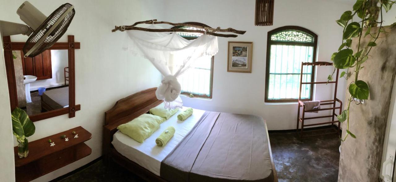 Circus Lagoon Hideaway Bed & Breakfast Dodanduwa Ngoại thất bức ảnh