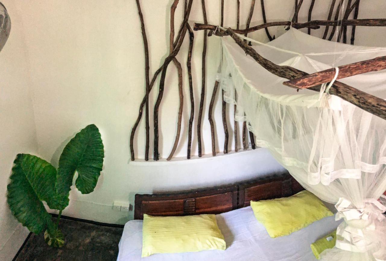 Circus Lagoon Hideaway Bed & Breakfast Dodanduwa Ngoại thất bức ảnh