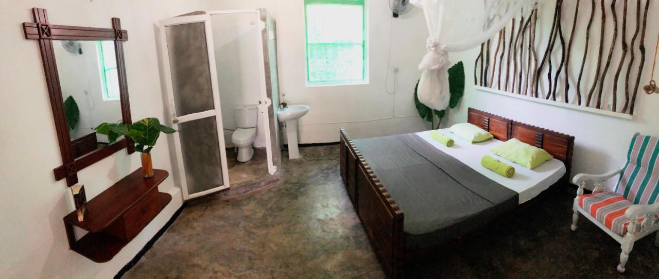 Circus Lagoon Hideaway Bed & Breakfast Dodanduwa Ngoại thất bức ảnh