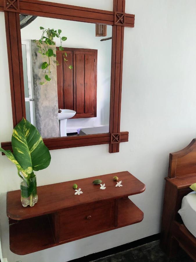 Circus Lagoon Hideaway Bed & Breakfast Dodanduwa Ngoại thất bức ảnh