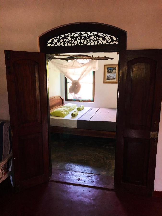 Circus Lagoon Hideaway Bed & Breakfast Dodanduwa Ngoại thất bức ảnh