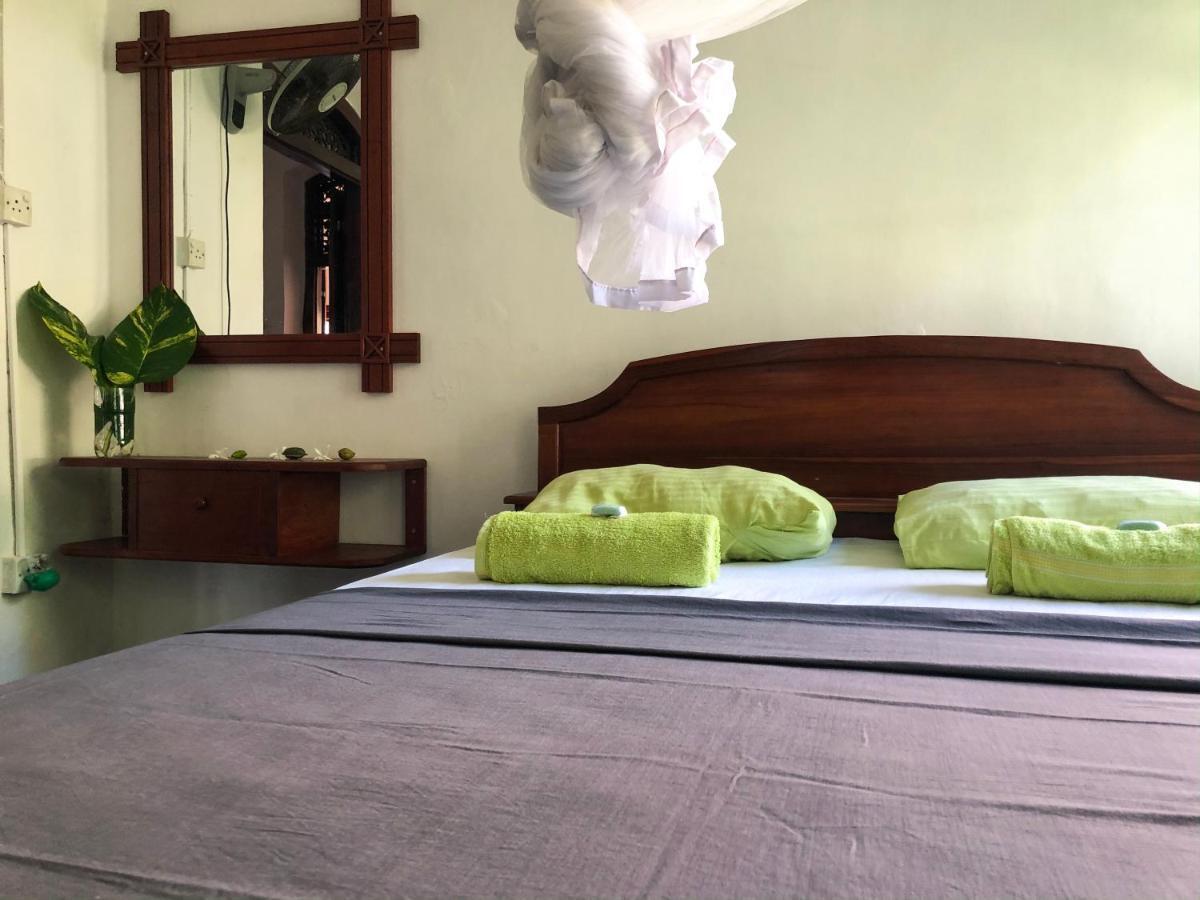 Circus Lagoon Hideaway Bed & Breakfast Dodanduwa Ngoại thất bức ảnh