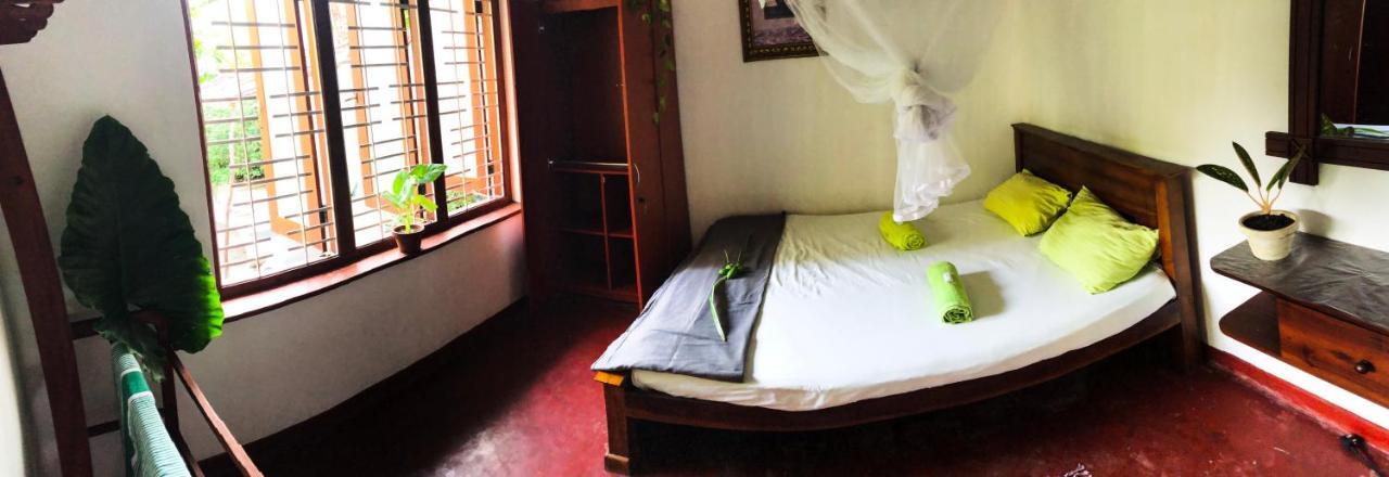 Circus Lagoon Hideaway Bed & Breakfast Dodanduwa Ngoại thất bức ảnh