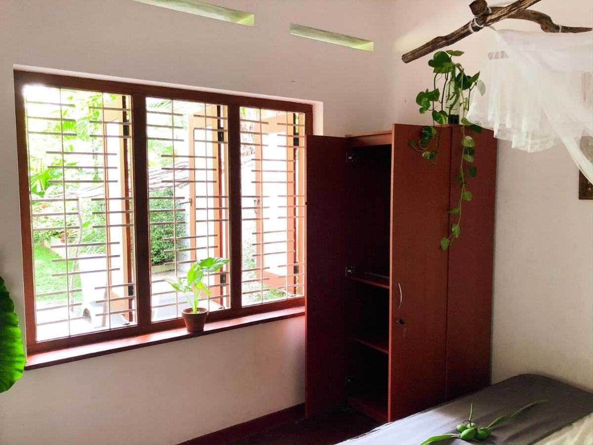 Circus Lagoon Hideaway Bed & Breakfast Dodanduwa Phòng bức ảnh