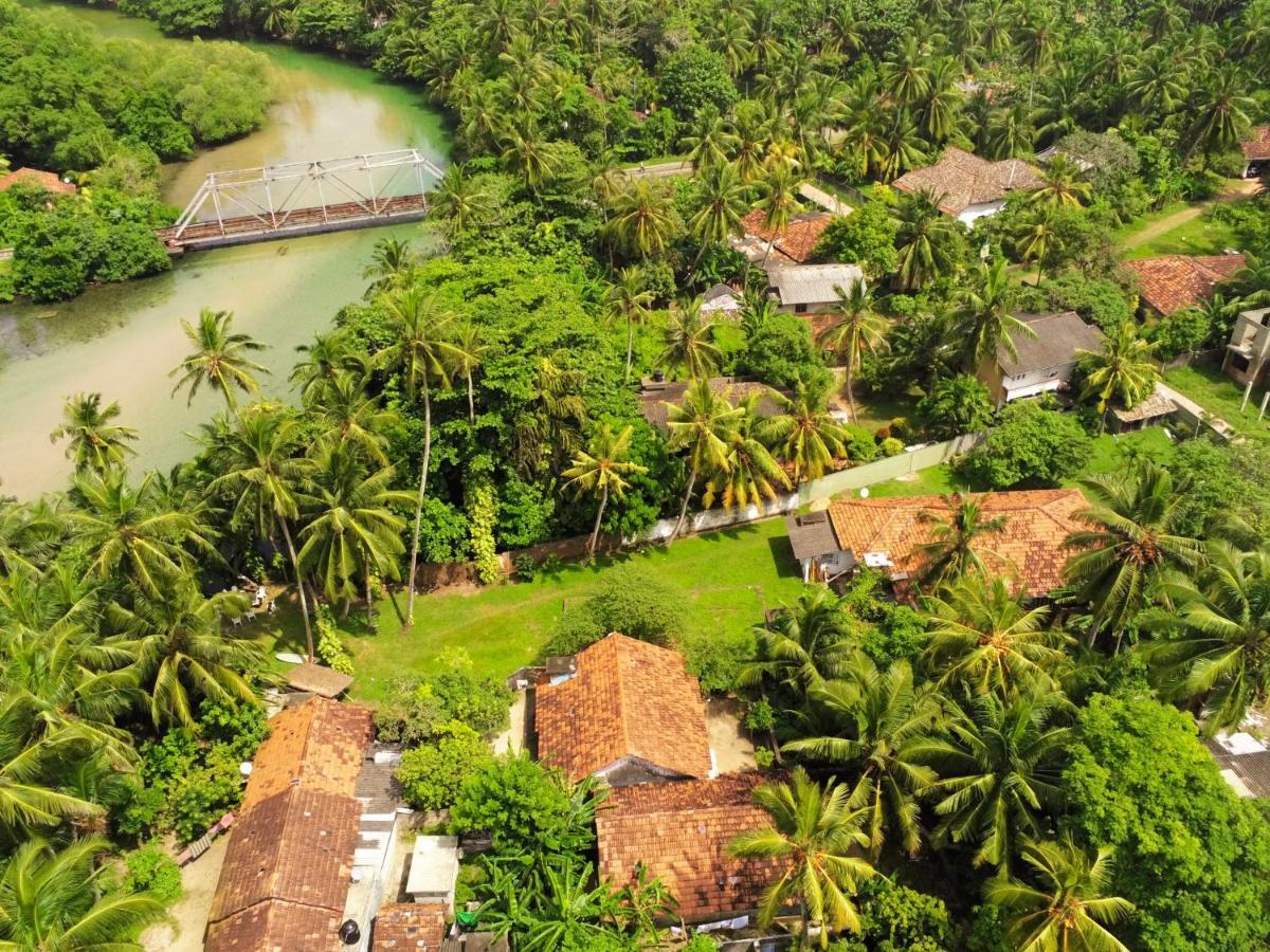 Circus Lagoon Hideaway Bed & Breakfast Dodanduwa Ngoại thất bức ảnh